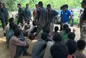 Puluhan ribu pendatang tunggu masuk Malaysia