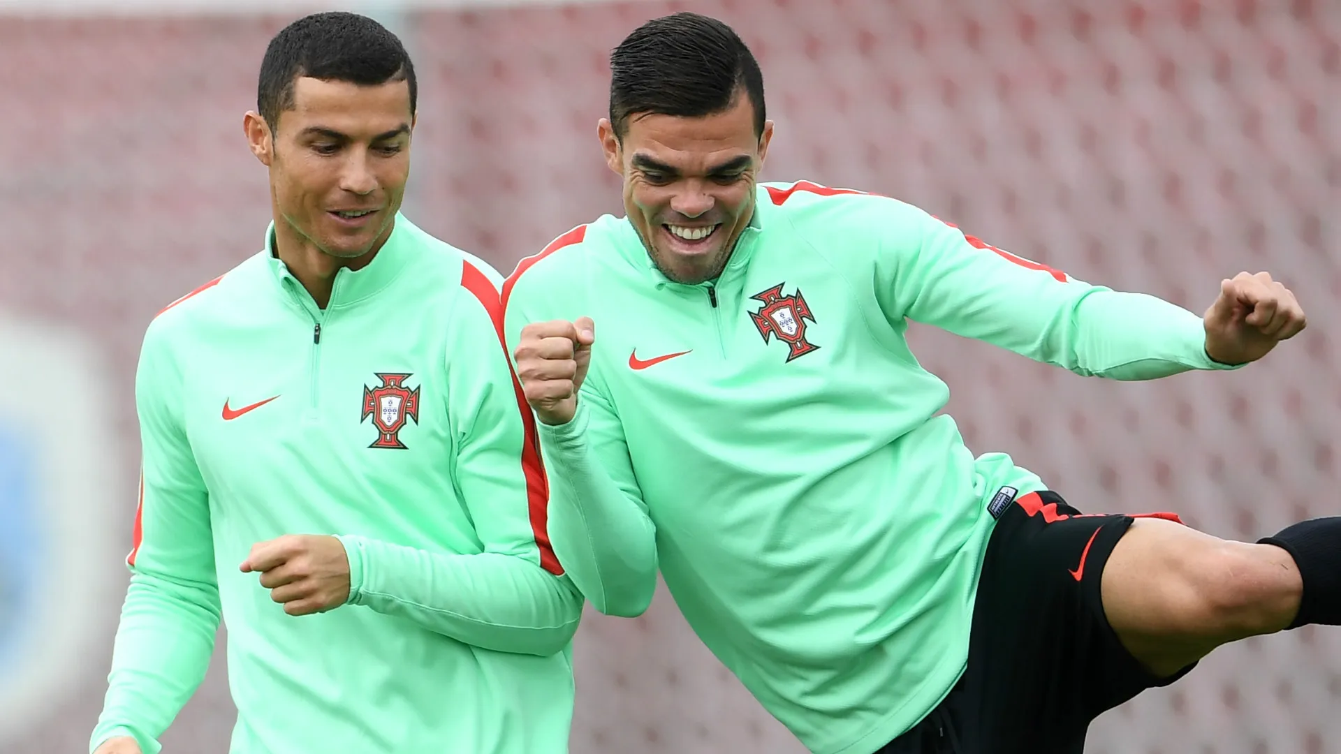 cristiano-ronaldo-pepe-cropped_12p7xsyj95ba61h654k4dlxpnf.jpg