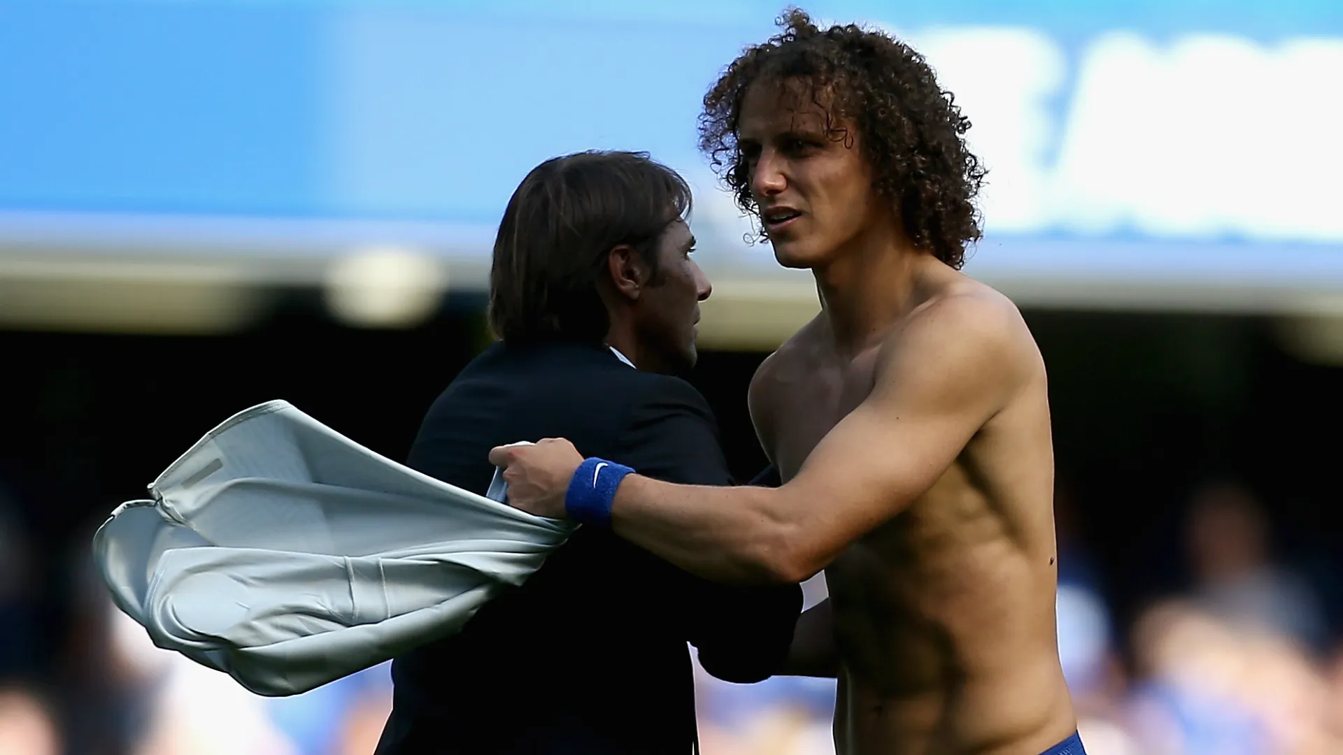 david-luiz-and-antonio-conte-cropped_12o0u16em38qp1bhtzapm08kps.jpg