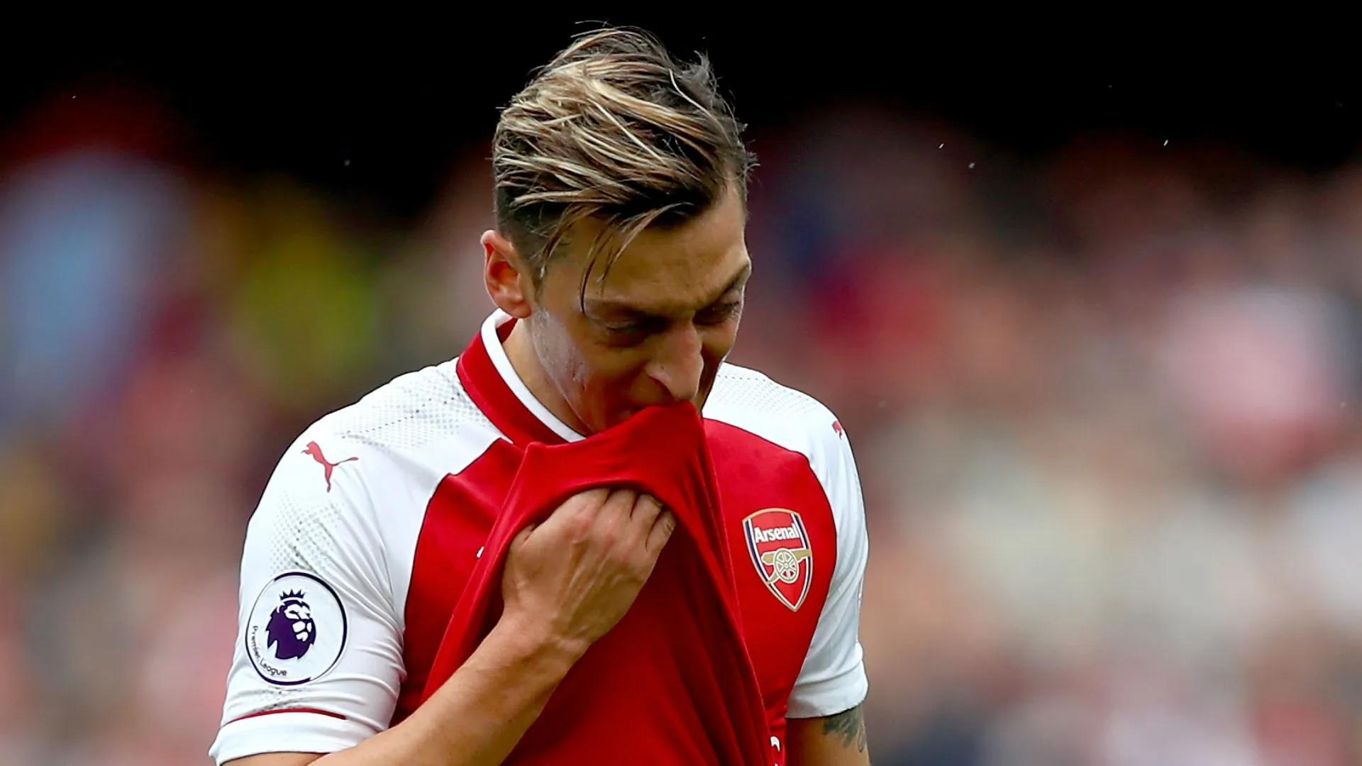mesutozil-cropped_g319136m99mv1wlo9otleidtt.jpg