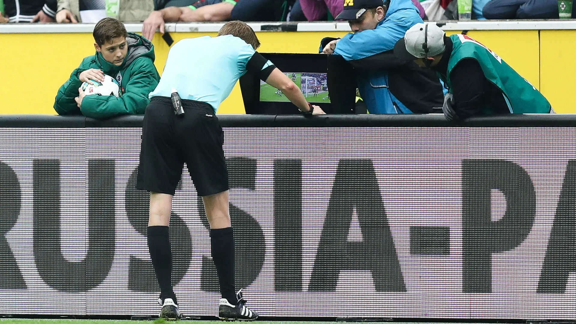 referee-cropped_4859ddpfil9014qwb45o39tya.jpg