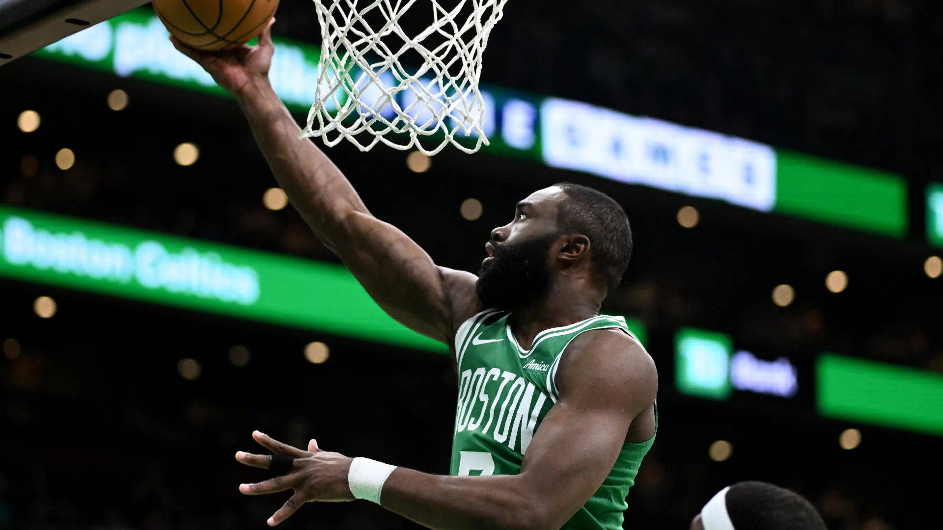 jaylen-brown_1hl6ddpop86k11w2z65jd3wnbq.jpg