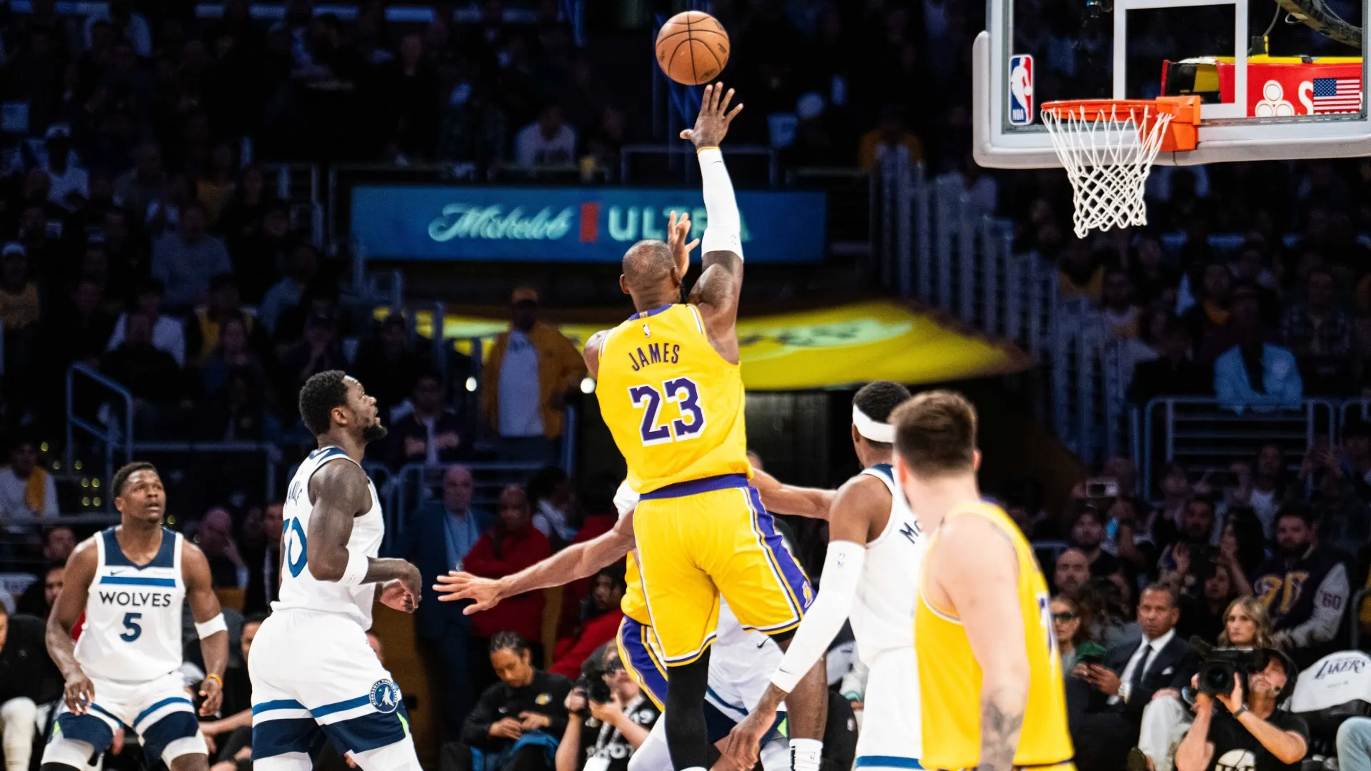 lebron-james_1ir45k4qov9g314reyx86ra8tb.jpg