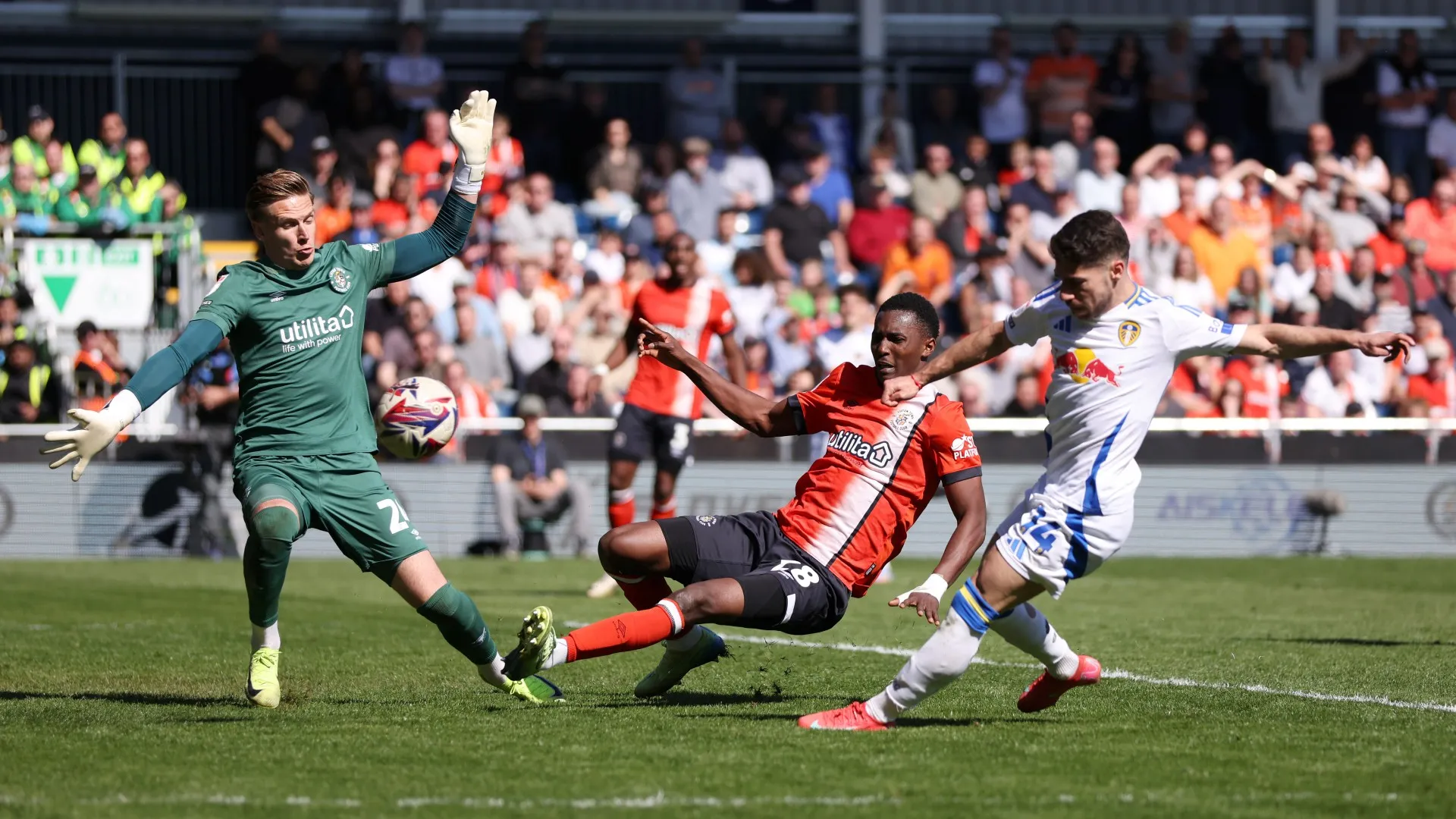 luton-v-leeds_avapvk5ztlqu168qg0laf10t5.jpg