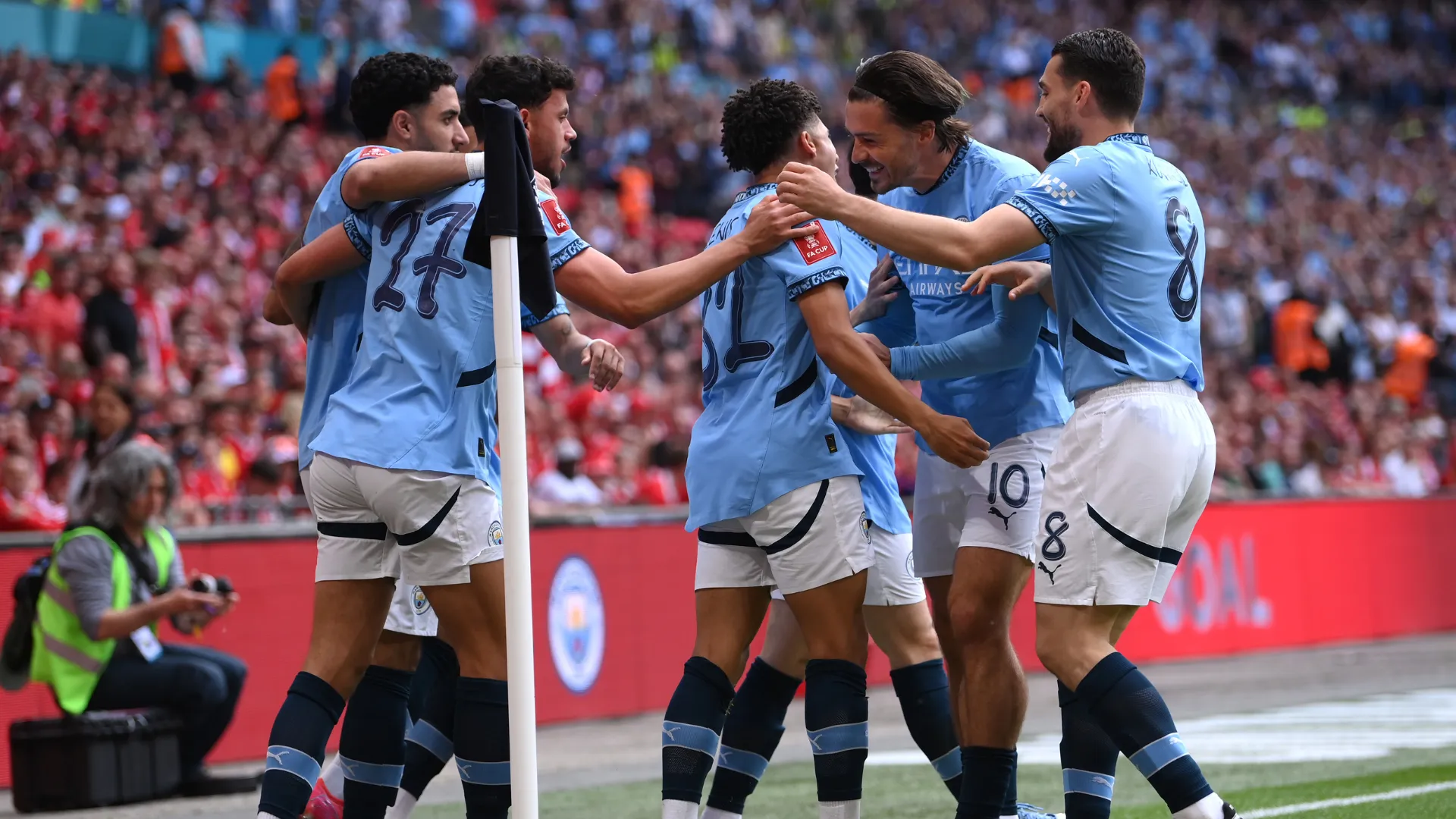 manchester-city_1b9ge7quf4jdp1c1wib01b7fgk.png