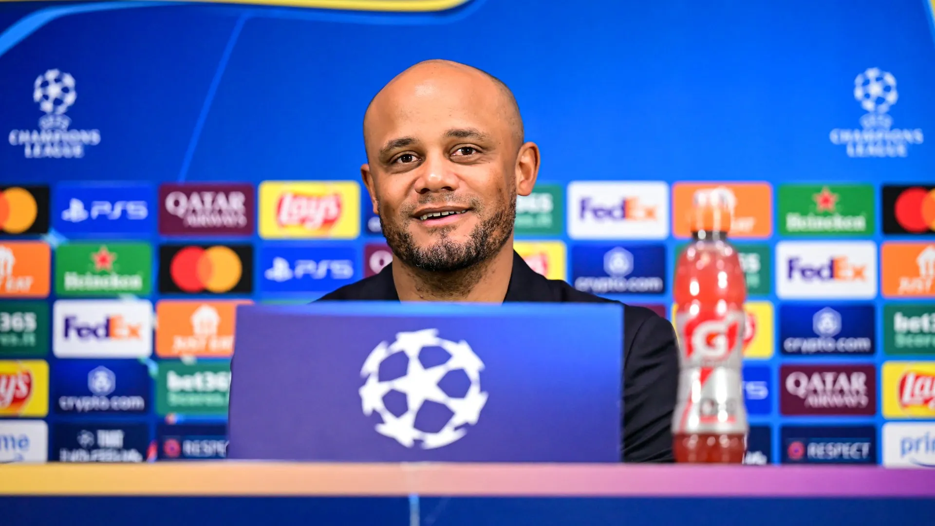 vincent-kompany_bw1ek92kr37o1l84710l8iafm.jpg