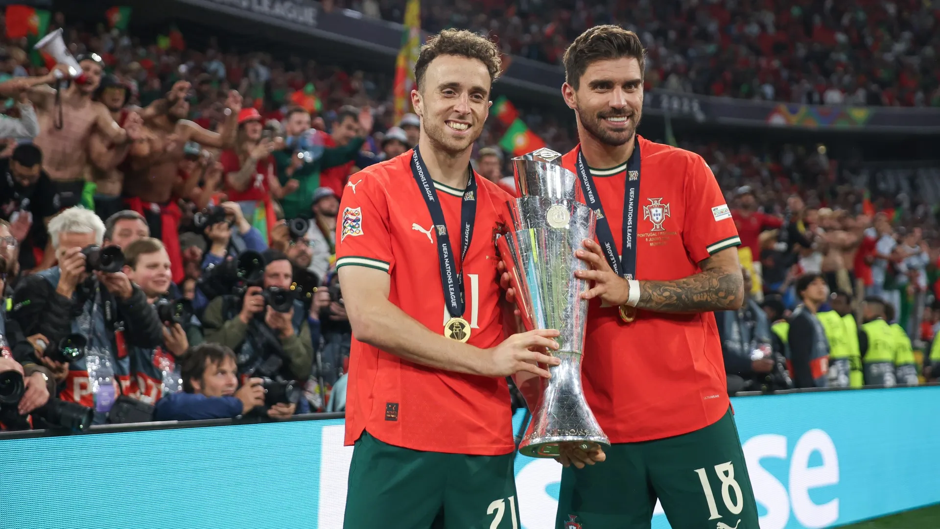 diogo-jota-and-ruben-neves_mawqezud6hgx1qjej8aga9qk2.jpg