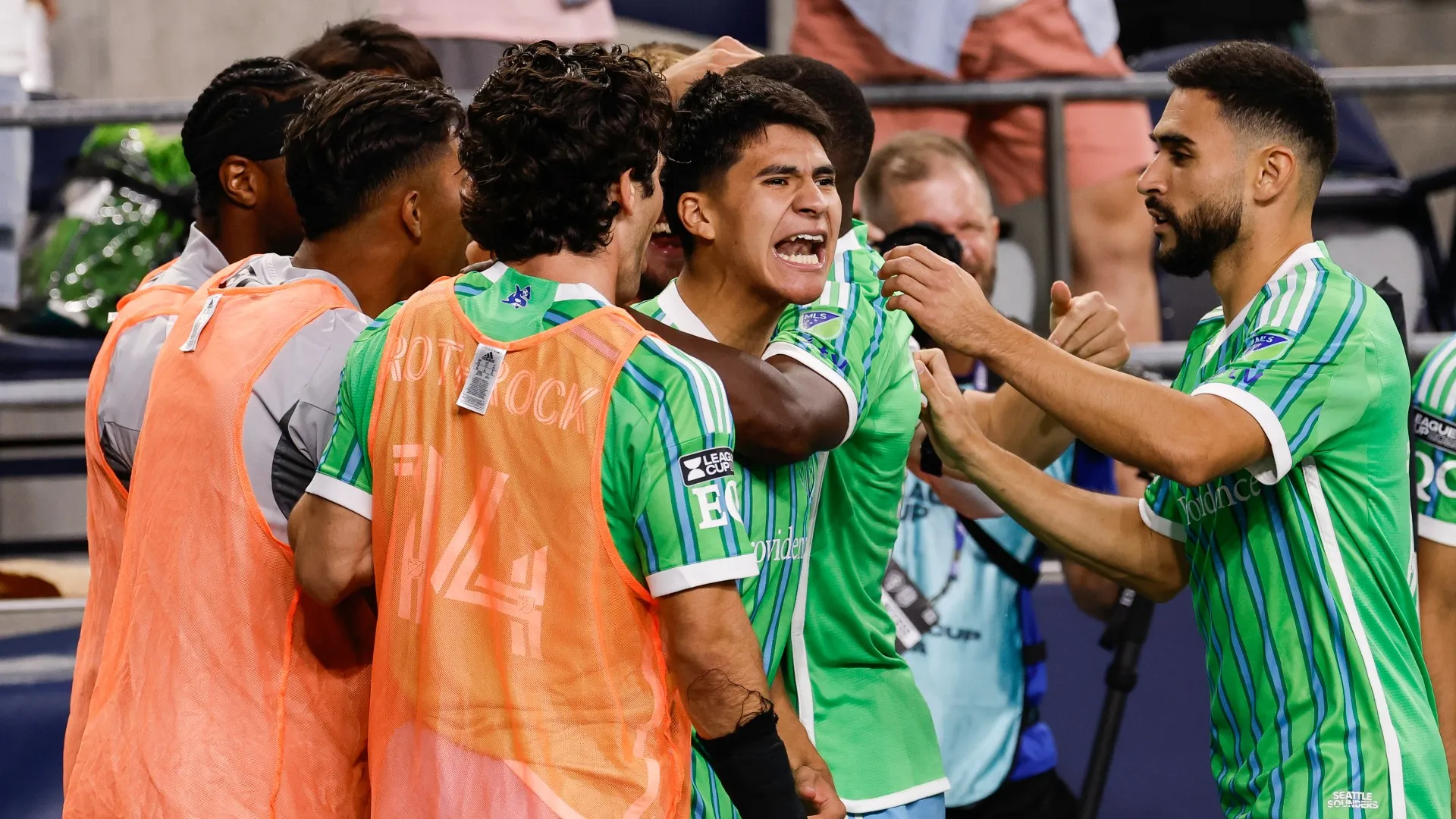 sounders_12n3ptt3z36yt1bmu231yf6s52.jpg