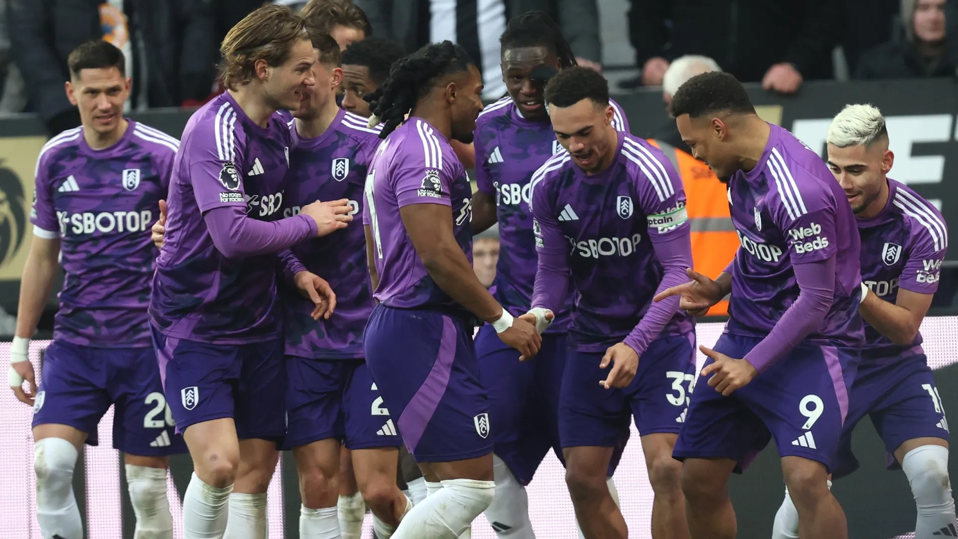 fulham-players-celebrate-after-scoring-against-newcastle-united_12clj1toiyfoo18aehvq6yrjzz.jpg