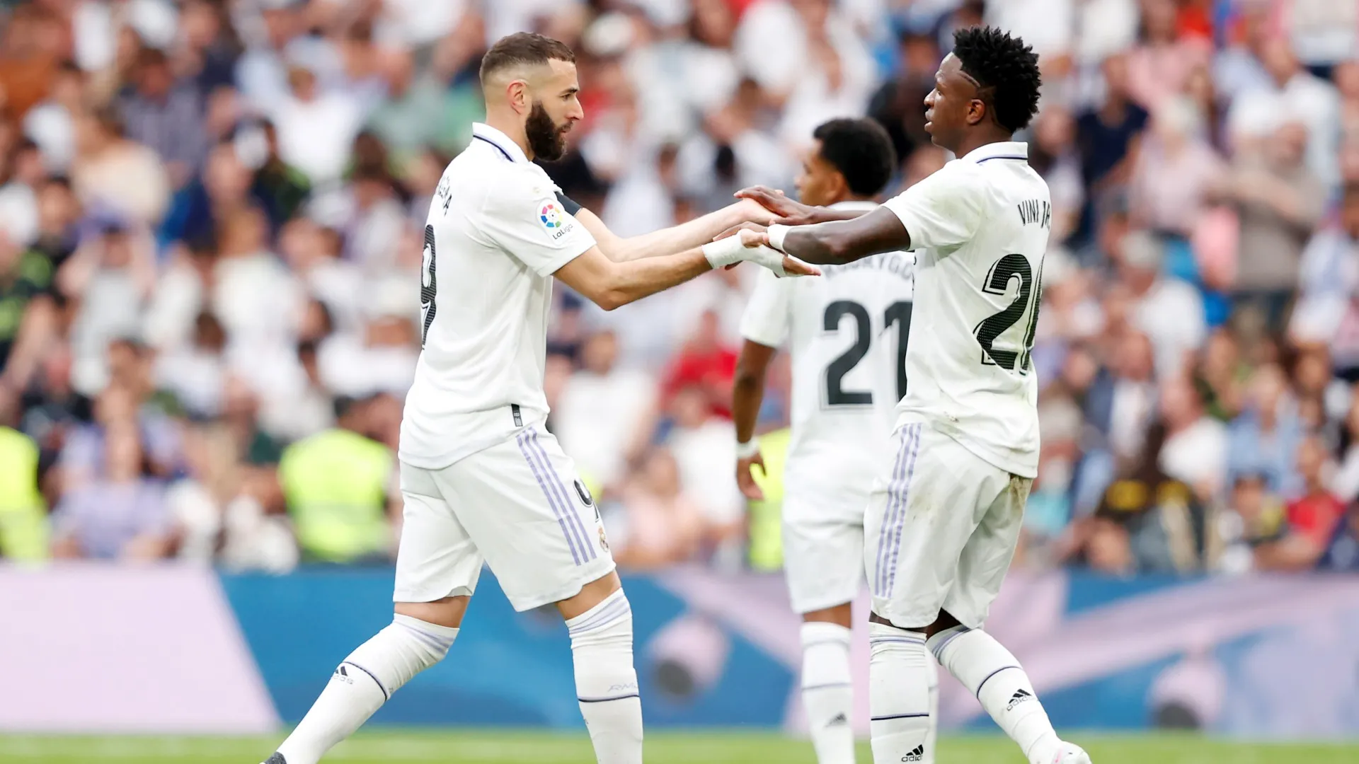 benzema-and-vinicius_1dbc3glndxtt719df7yz7swaw9.jpg
