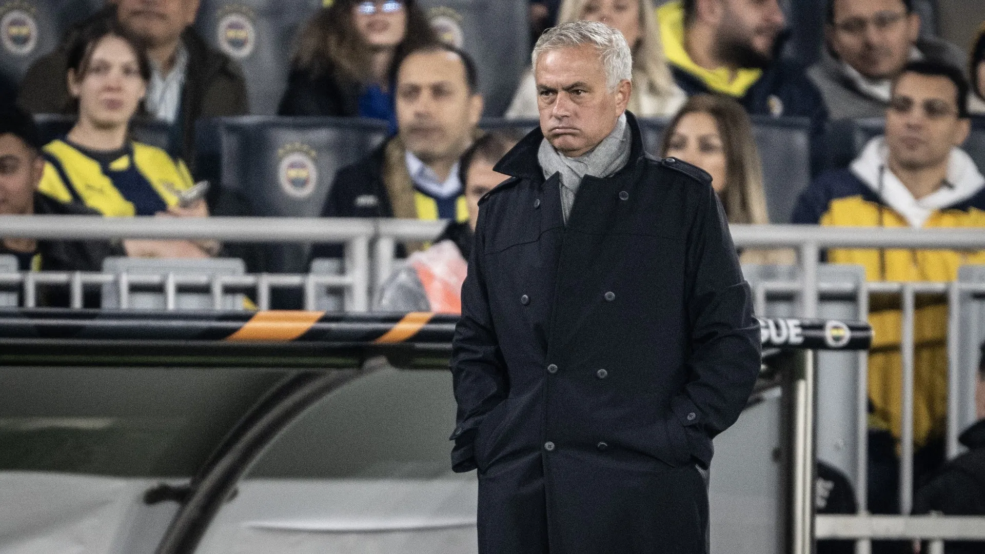 mourinho_1dcpwmz6ew86o159ja4xxfyus7.jpg
