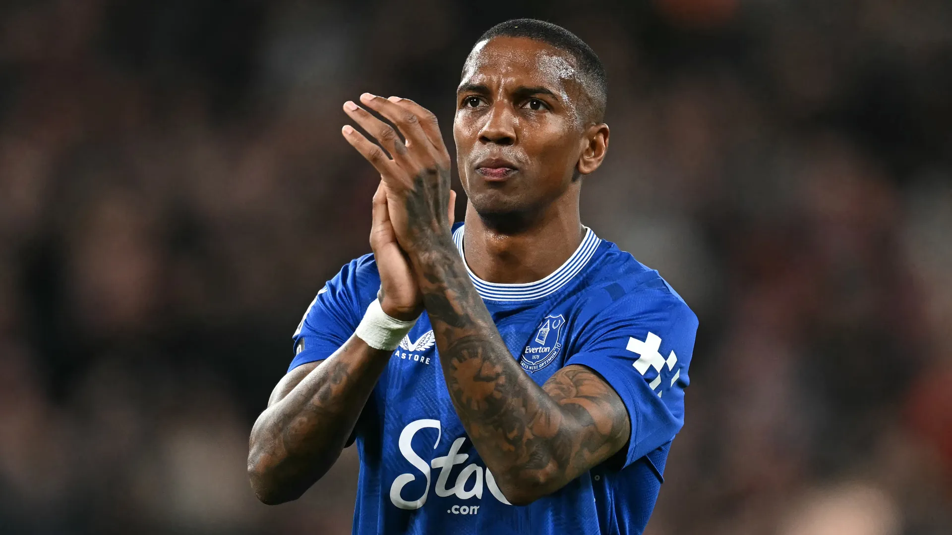 ashley-young_m79d192ifuk913ey5m6uhtepr.jpg