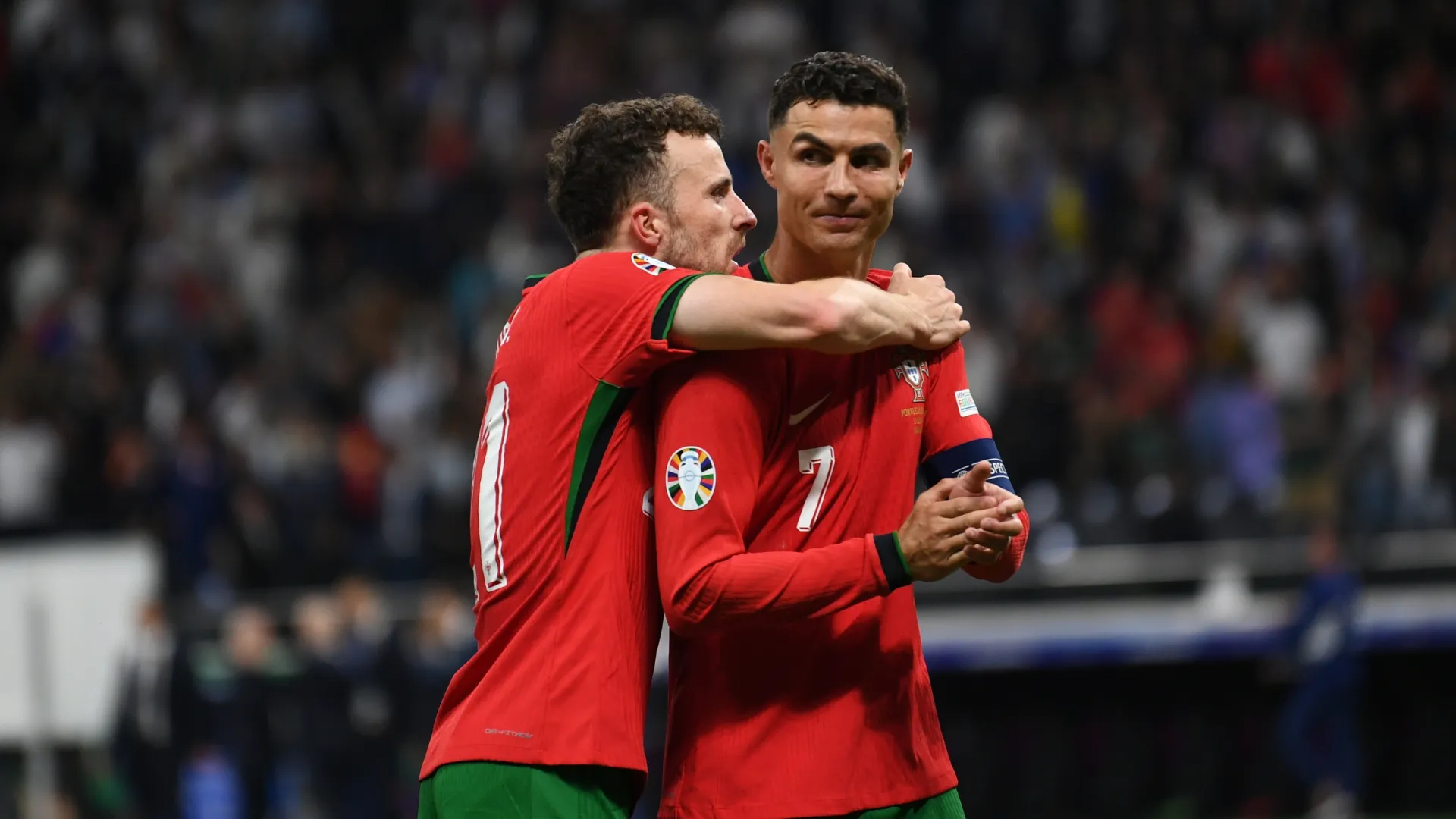diogo-jota-and-cristiano-ronaldo_1rq2qu3e9uusy10pslk6x3cus9.png