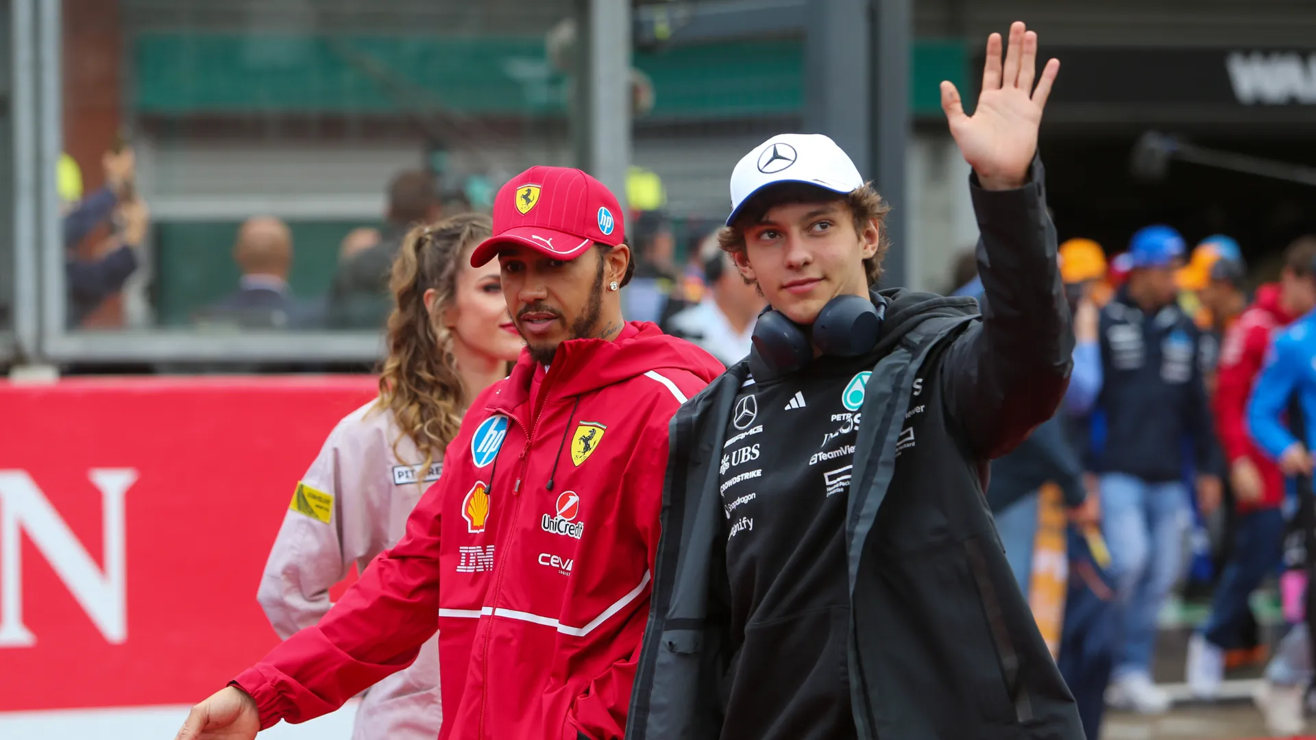 lewis-hamilton-and-kimi-antonelli_1geyz6x1fue5s1p4b1znlu0brp.png