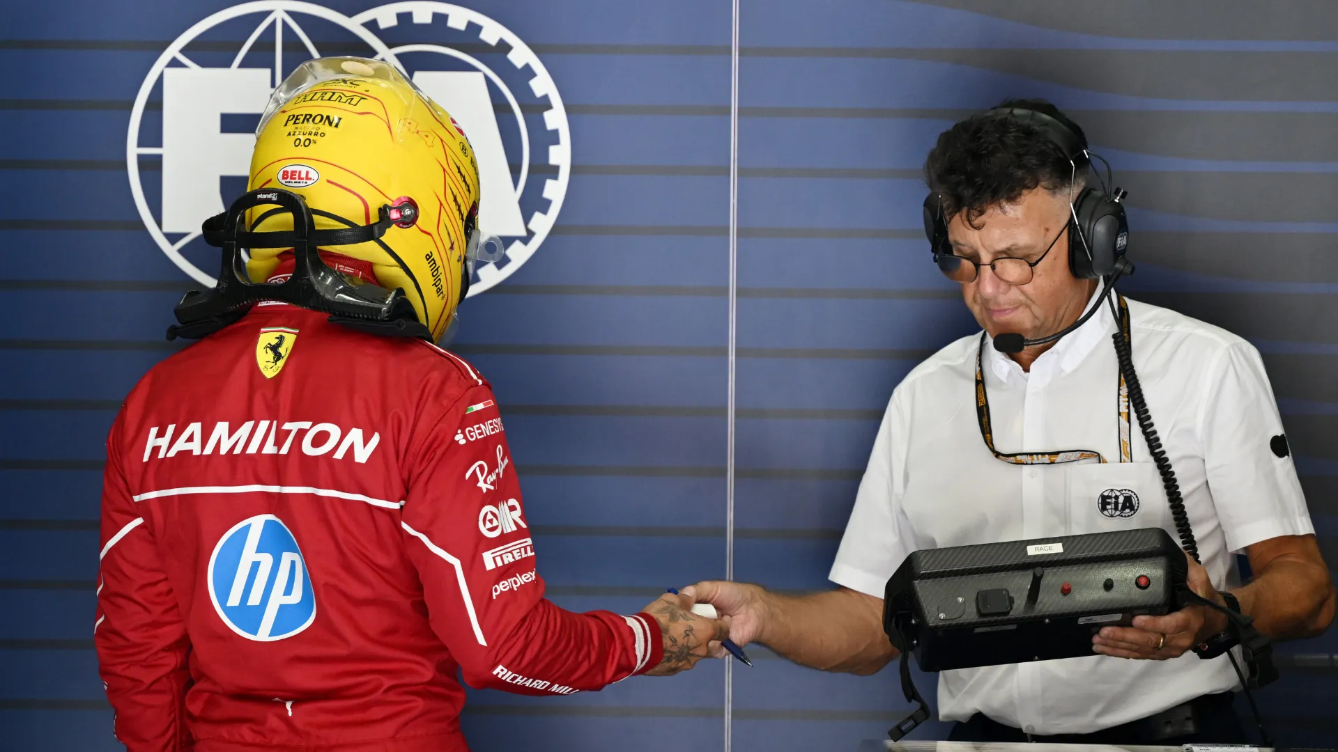 lewis-hamilton_1kw2sf7m0qn7v1ghbbxzfpakqz.png