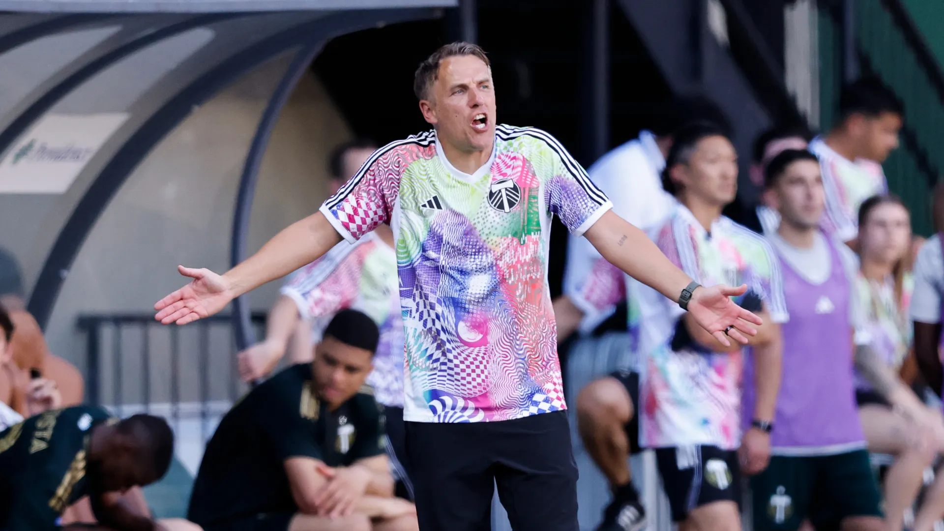 phil-neville_1aj03h3sivp7e192t9v834ogwr.png