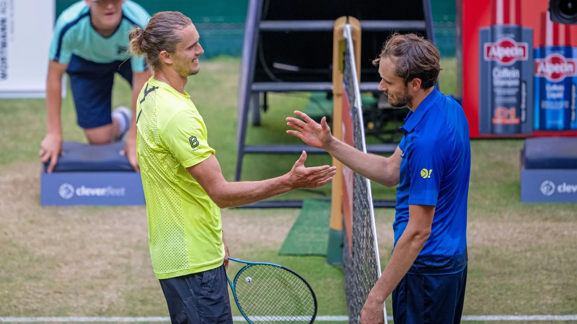 alexander-zverev-and-daniil-medvedev_1eyn28a37f3qg14bh1fyu5ke0a.jpg