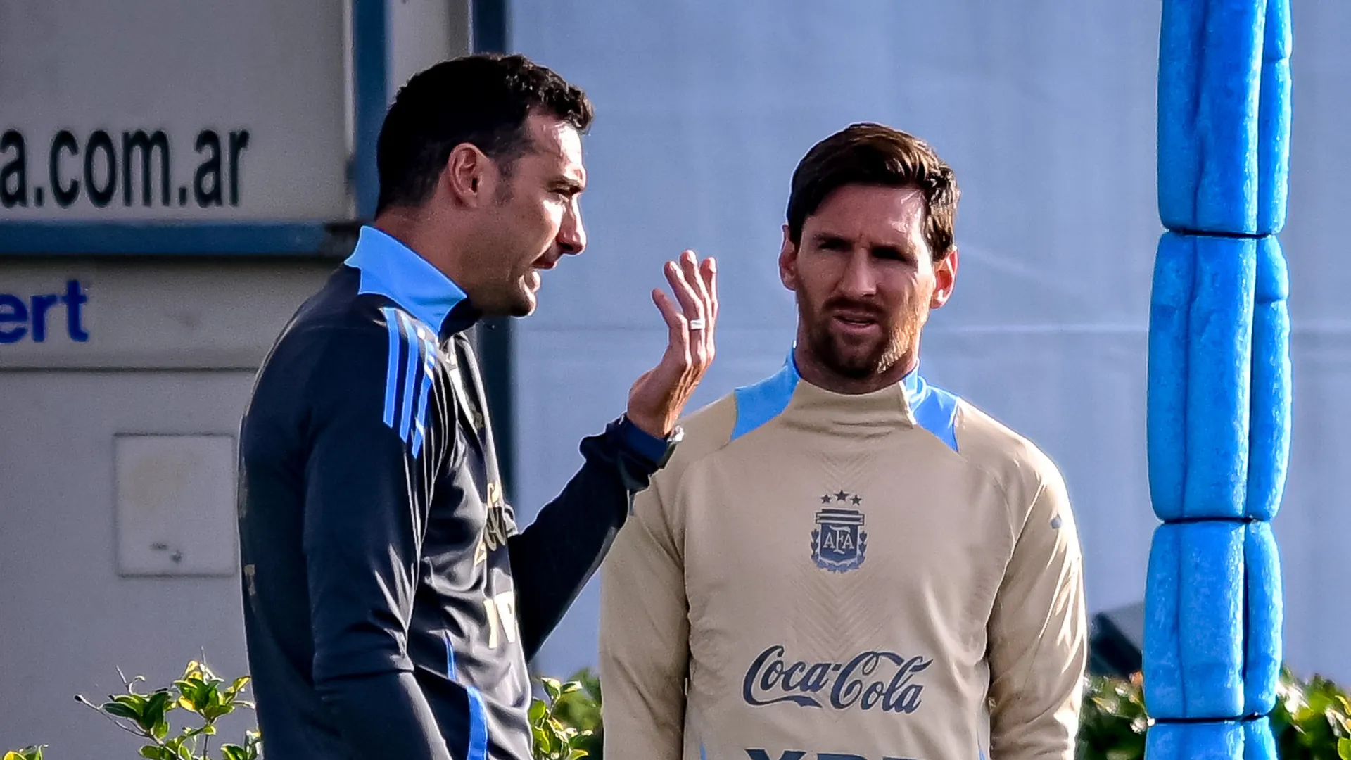 lionel-messi-and-lionel-scaloni_ex8i73kprsw812rtoa993na5g.png