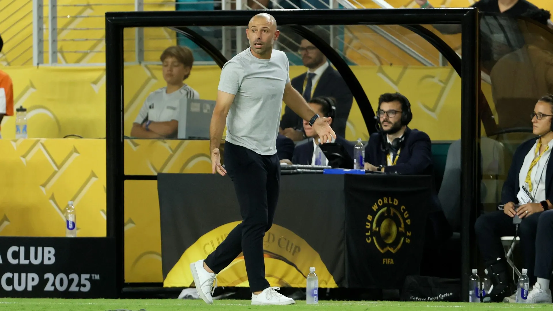 mascherano_6gb7wvvalx791tk1kd6kbjcyj.jpg