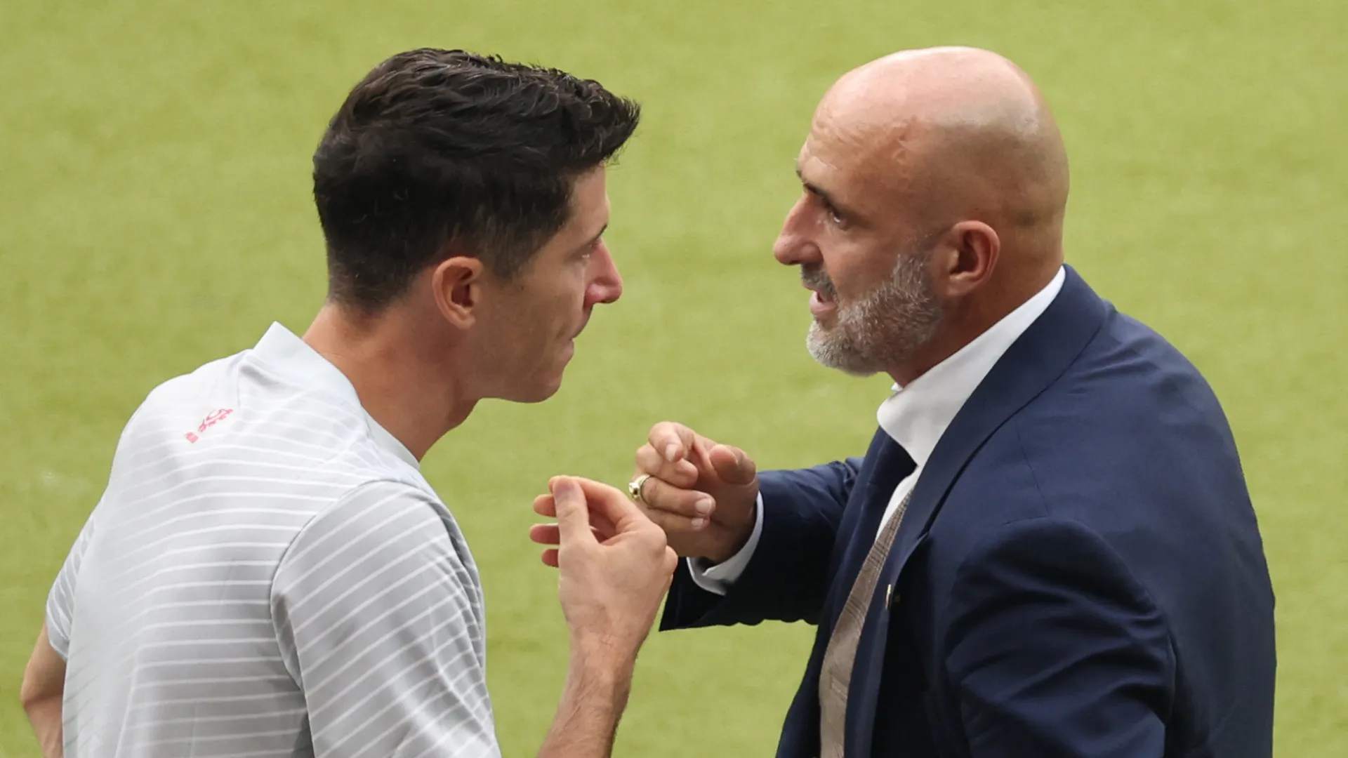 robert-lewandowski-and-michal-probierz_ub1z8v15c1541s9rcl88y8eyx.png