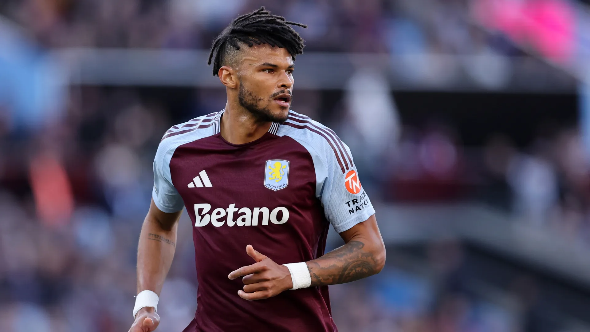 tyrone-mings_1oalfzf7grenv1sqgrq47ru5a2.jpg