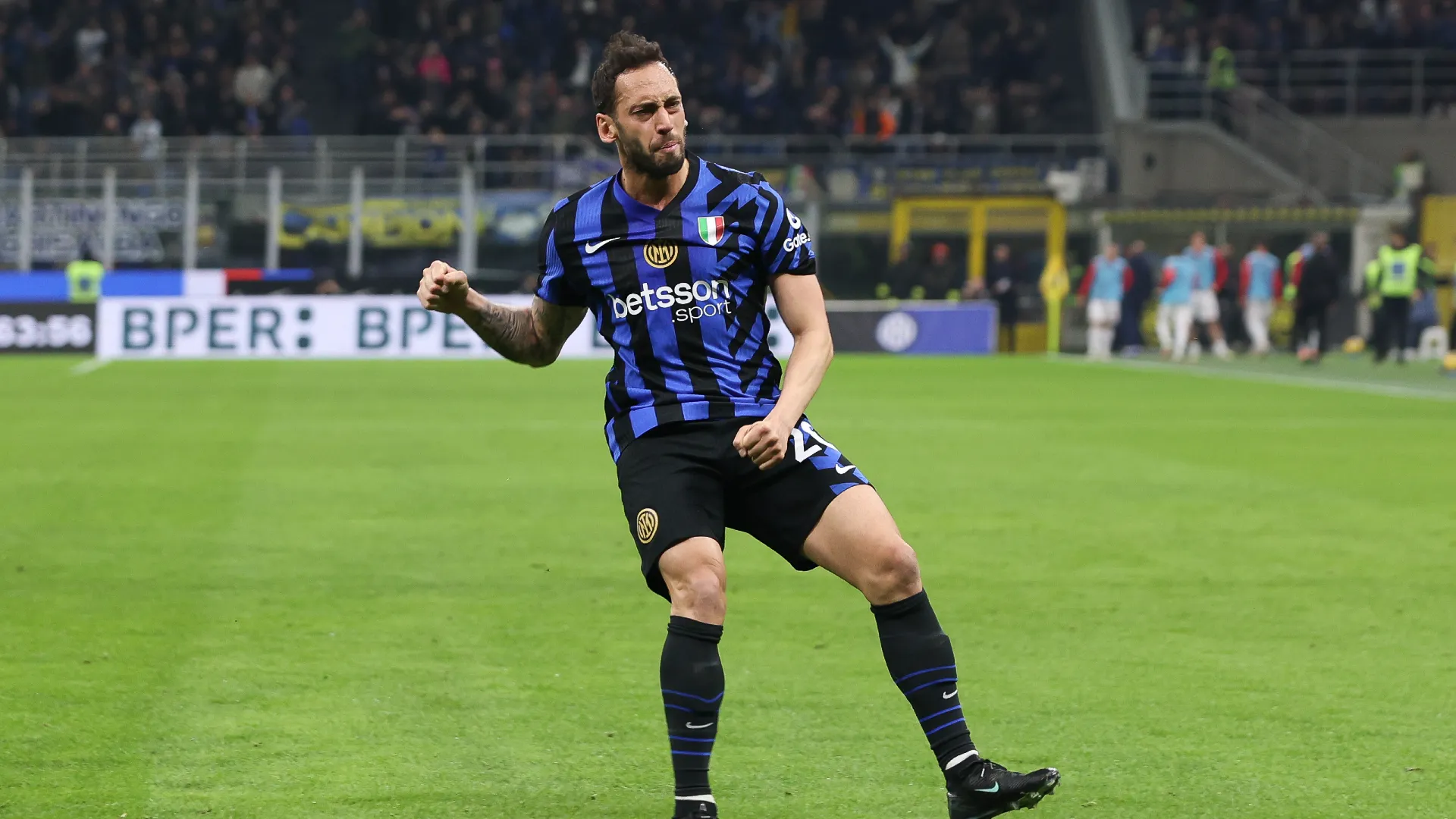 hakan-calhanoglu_1qqmv0qk23nfj1l4jq2io1cf9c.jpg