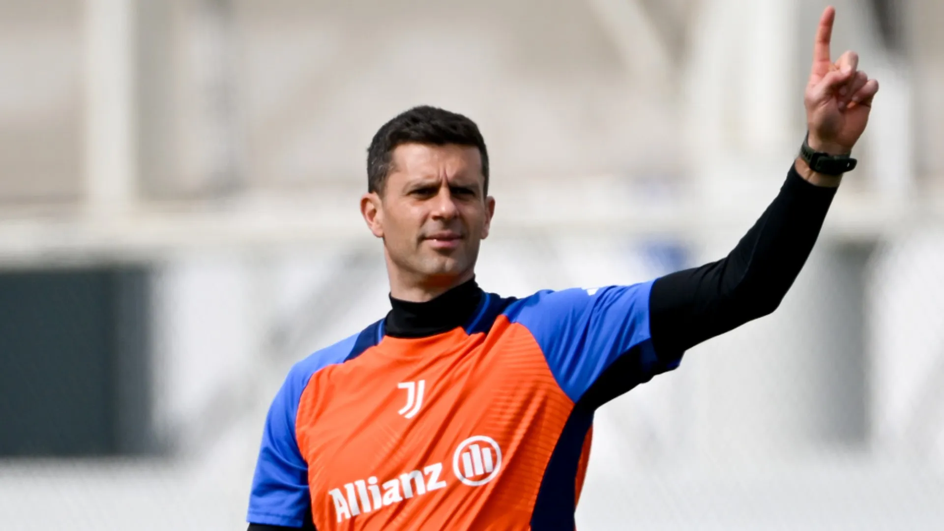 juventus-manager-thiago-motta-during-training_obui2a9k7cqy19yq7zlf3mjbt.jpg