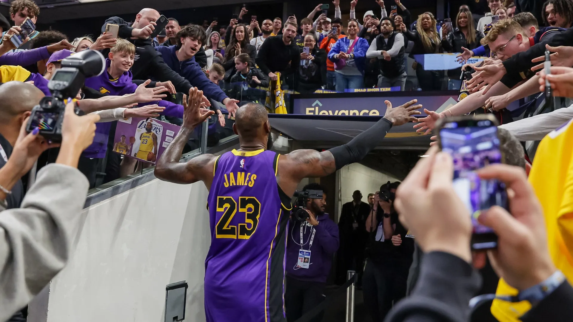 lebron-james_17tr8w7un4fqz1eib72je1rbcu.jpg