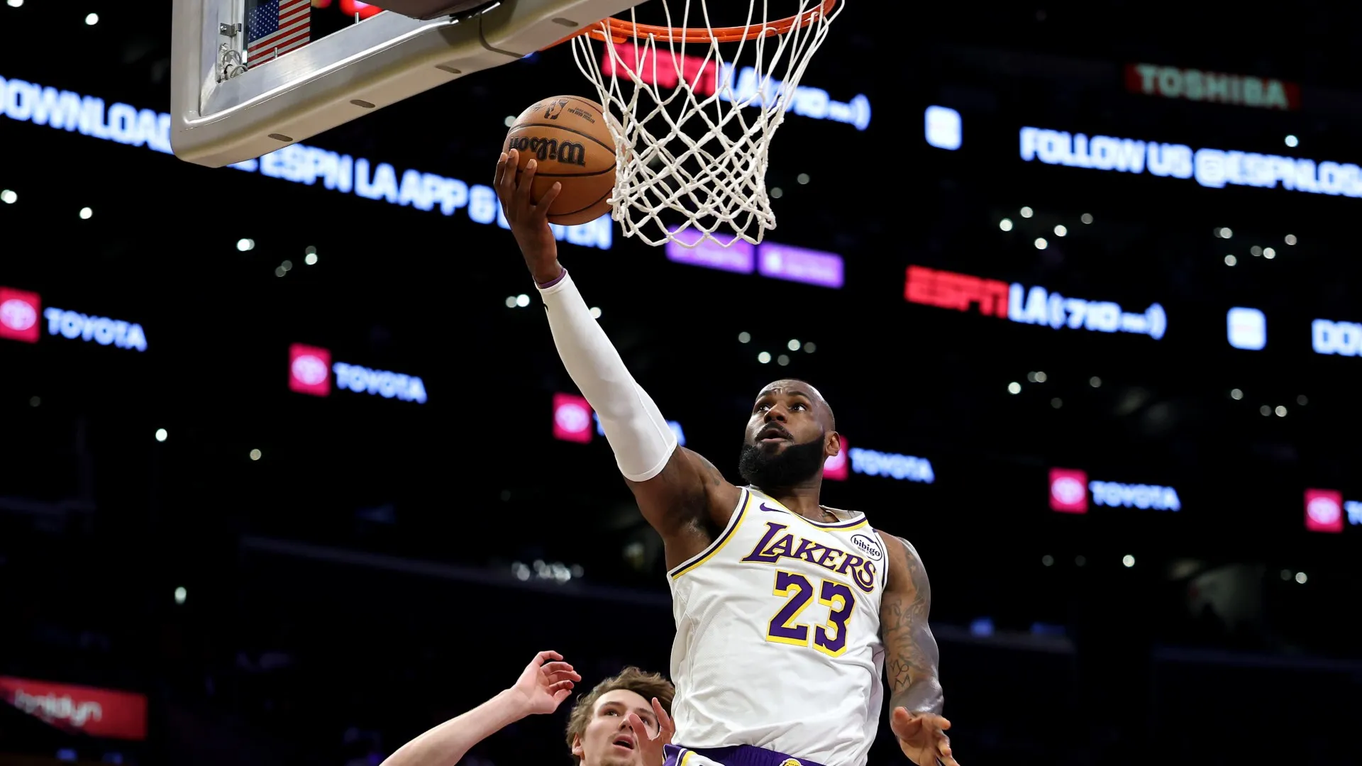 lebron-james_1e50nsvn6k1tf1ghu6jvgvbn1j.jpg