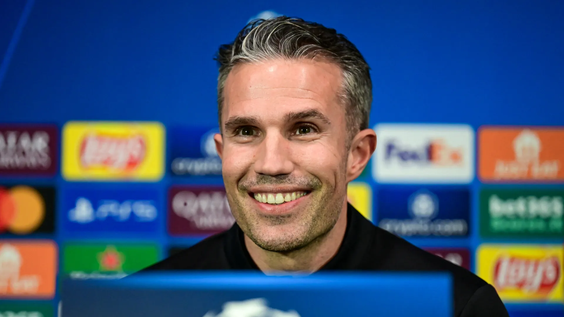 robin-van-persie_1a7bx6zpycw0a10mycg0bot4fc.png