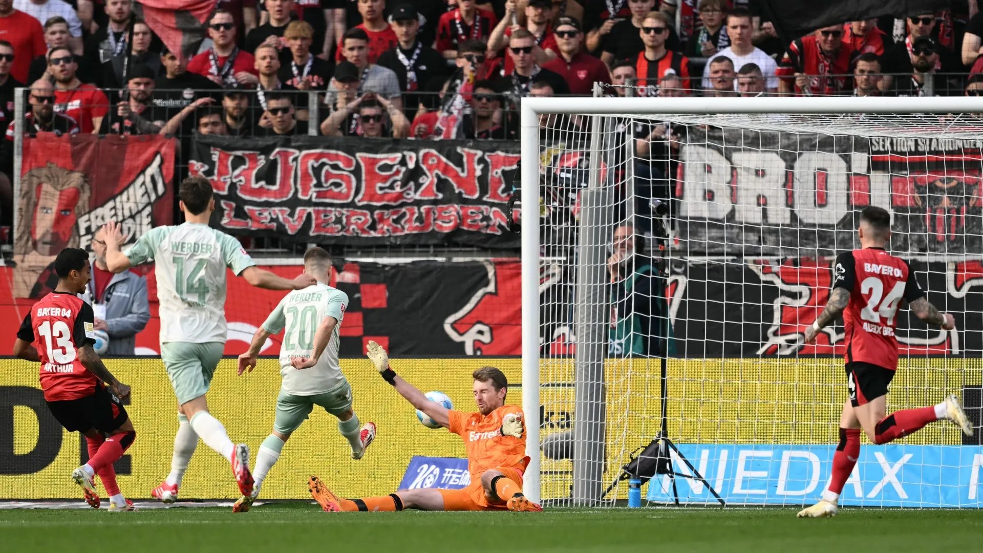 werder-bremen-v-bayer-leverkusen_mfc31huu6vir15ju8wvekf4cf.jpg