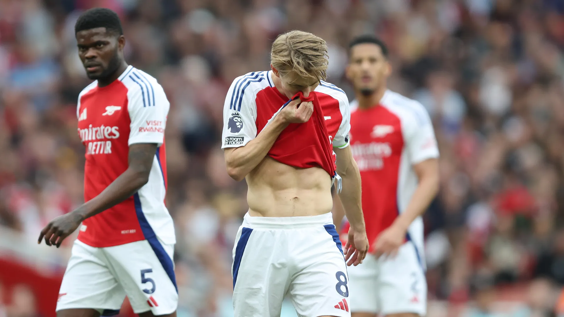 arsenal_1e2hv1h1webo913e4grwoh5s5b.jpg