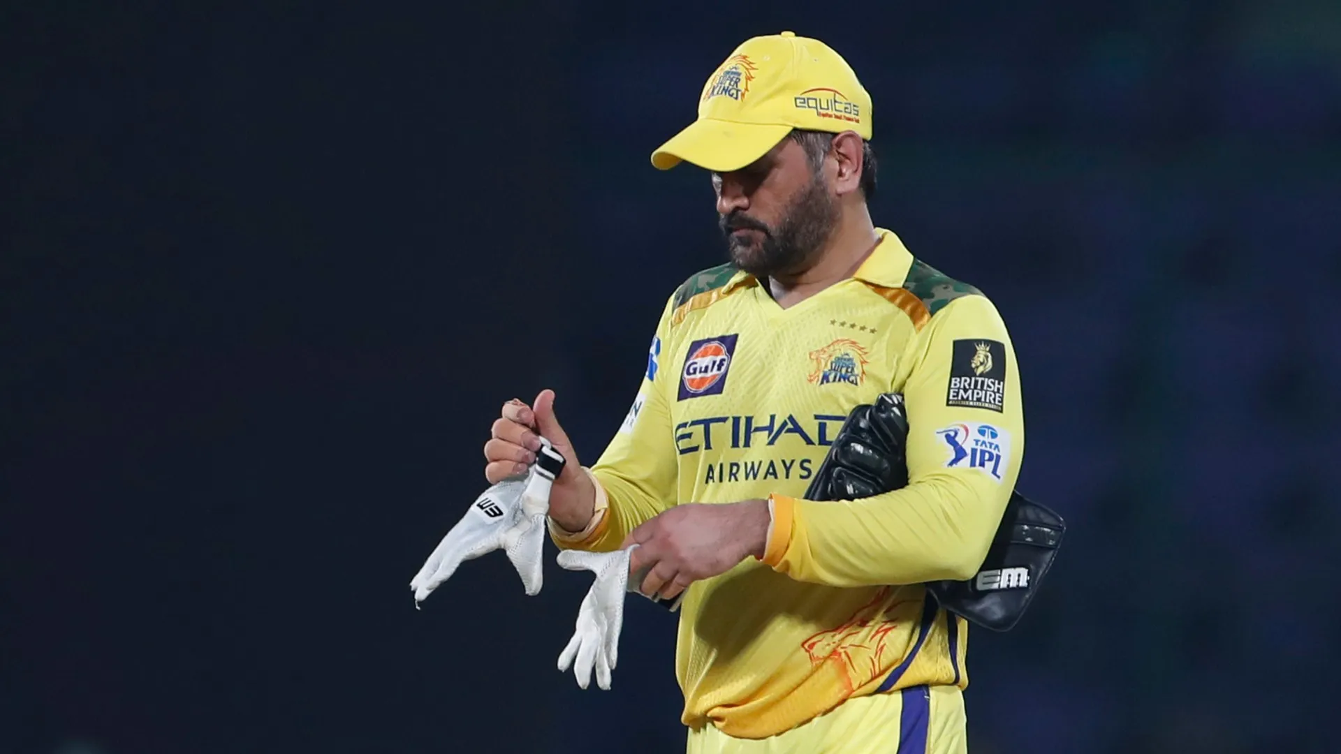 dhoni_1q9xg9isltsqj14u61egt08gif.jpg