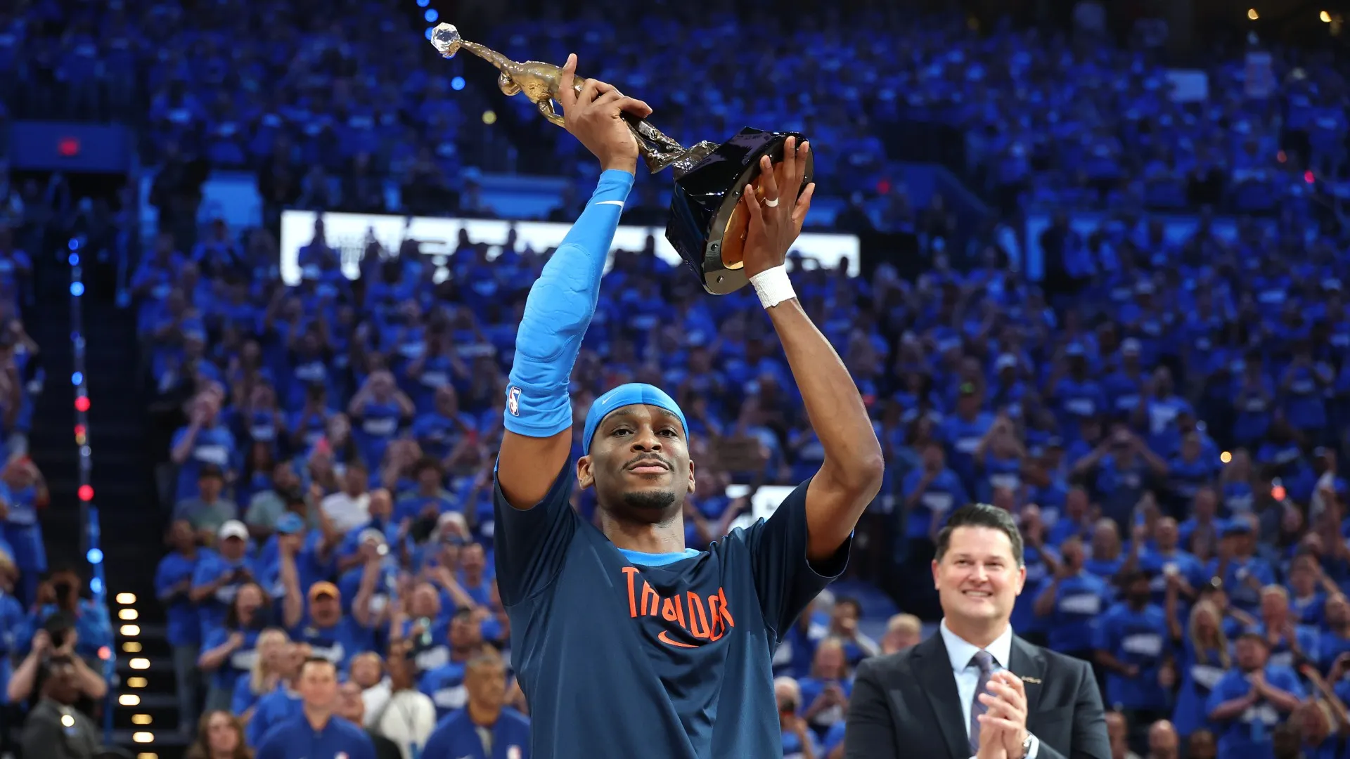 gilgeous-alexander_168vp8hq44wvr1x3a1l1738c8i.jpg
