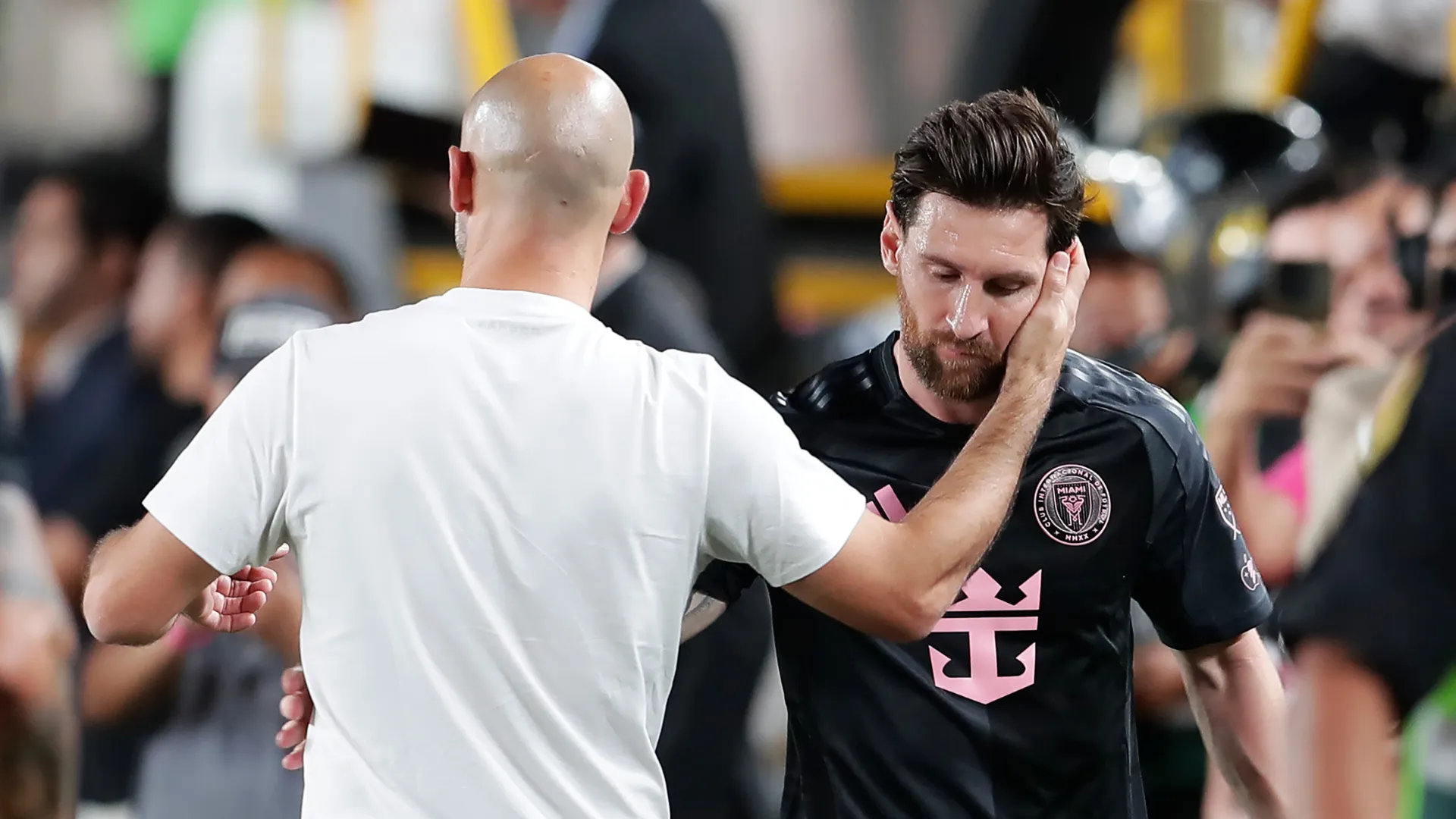 javier-mascherano-and-lionel-messi_bxnlfq64an041sgj7ocbj0nju.png