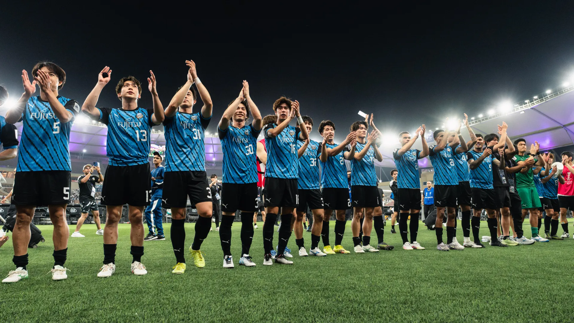 kawasaki-frontales-players-celebrate_1mt22xue6lpd1t9y82zllrxfv.jpg