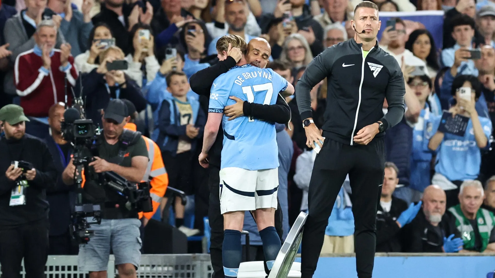 kevin-de-bruyne-and-pep-guardiola_1j9wt4yfszn0w12o421erbsqdc.jpg