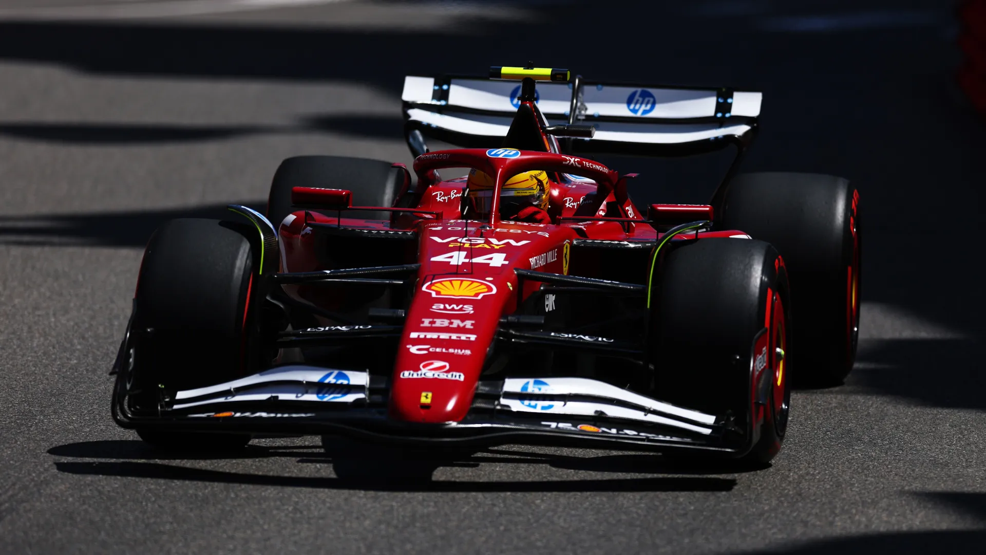 lewis-hamilton_jnk8o2bsz103194djdspp953e.png