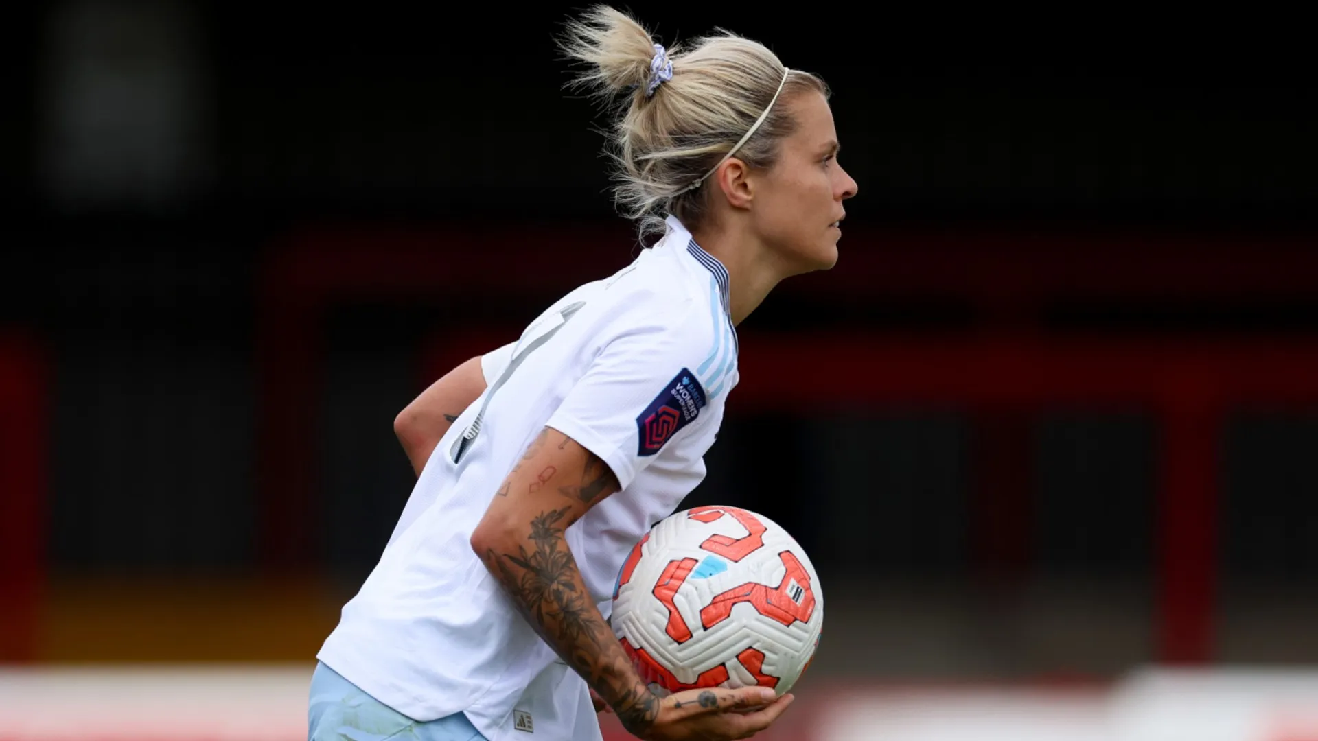 rachel-daly-extends-contract-at-aston-villa_1oeg5e4z2p2pc1ok6ncsawx7b2.jpg