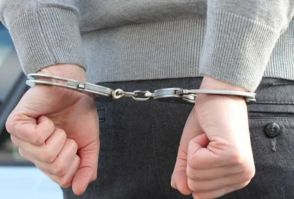 41754380870_handcuffsgari.jpg