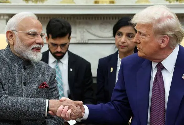 41753175244_TrumpNarendra.jpg