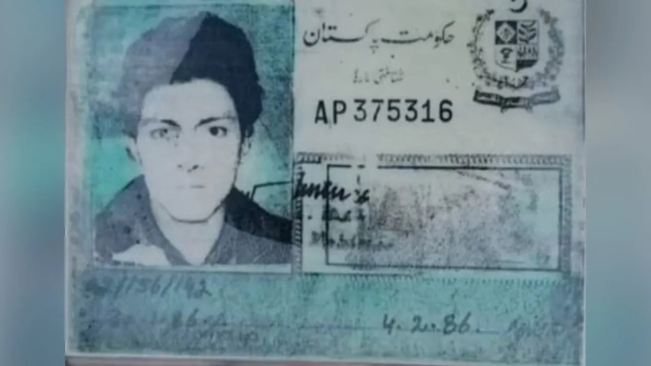41754478076_Naseeruddin.jpg