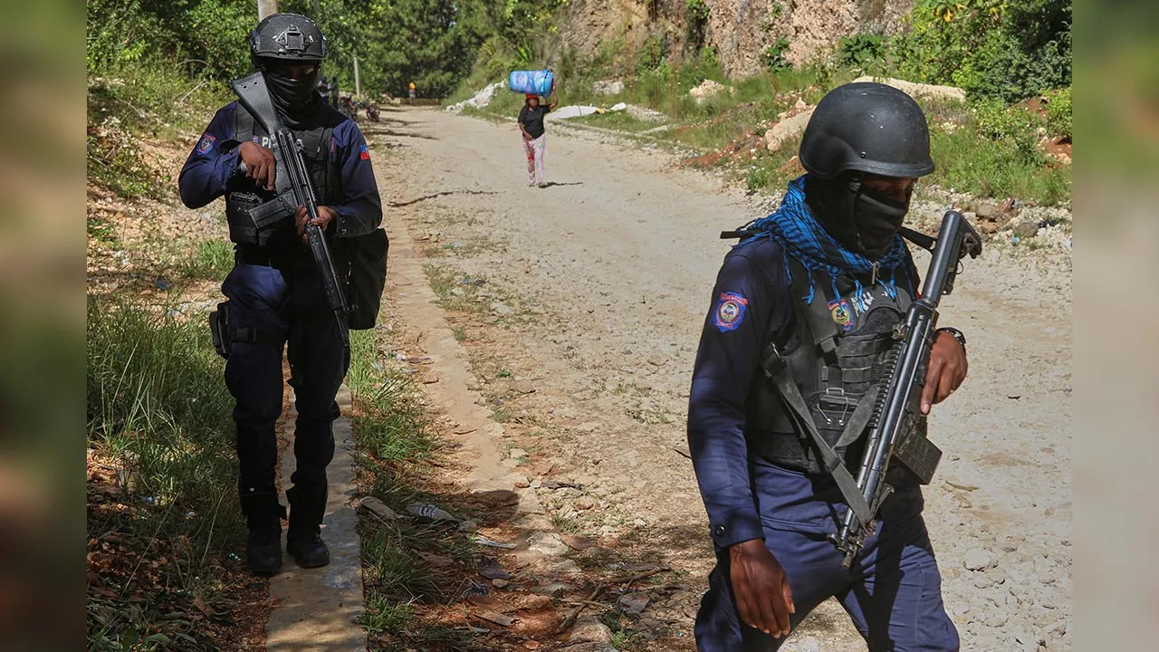 51754696249_Policeofficers.jpg