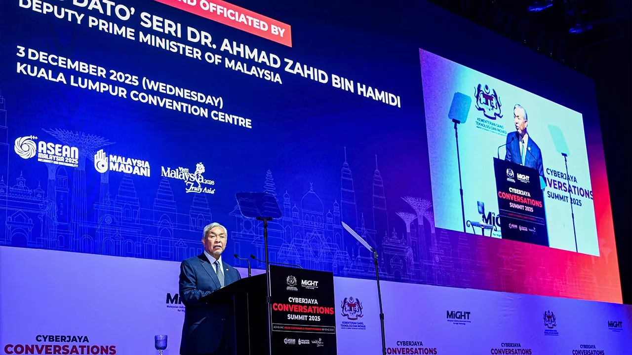 71764749051_AhmadZahidHamidi.jpg
