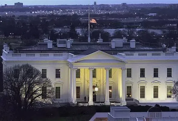 81749788536_tbWhiteHouseFlag.jpg