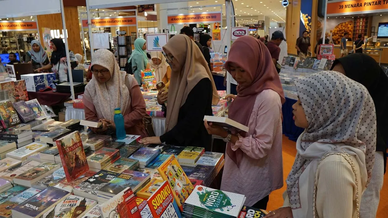 61753777080_bukujohor.jpg