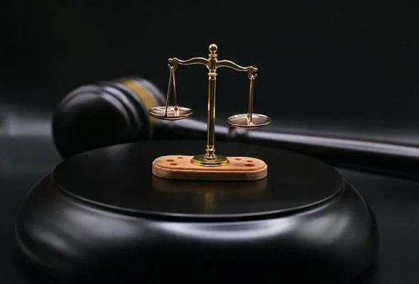 41750258201_TBgavel.jpg