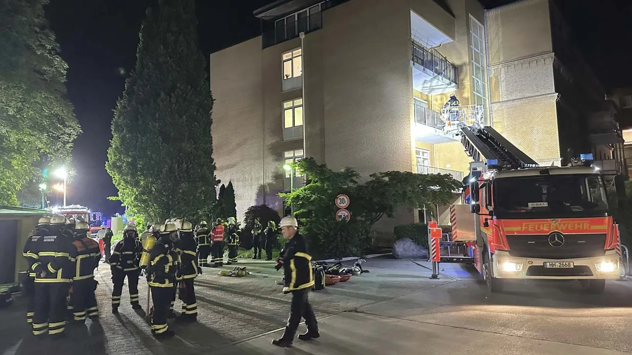 51748772571_hospitalfireHamburg.jpg