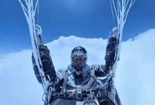 81748821380_GunungEverest.jpg