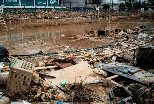 51764370531_floodedHatYaidis.jpg